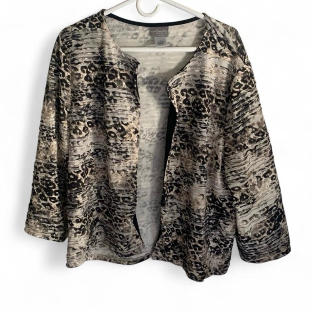 Chico’s traveler quarter sleeve cheetah cardigan size 3X pleated top neutral